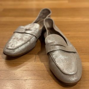 Vince Camuto silver loafers sz 11